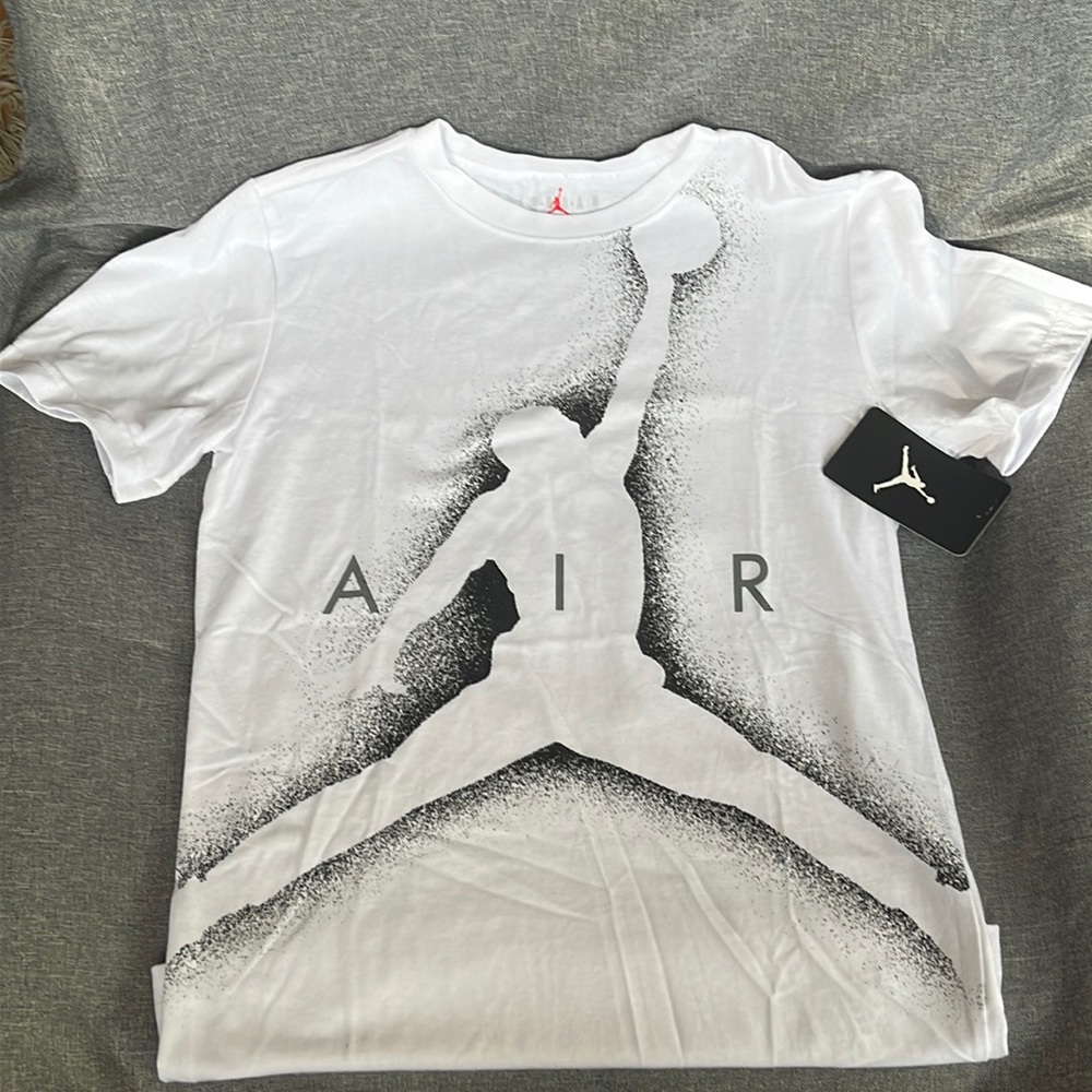 Air Jordan Boys Large 12-13 T-shirt